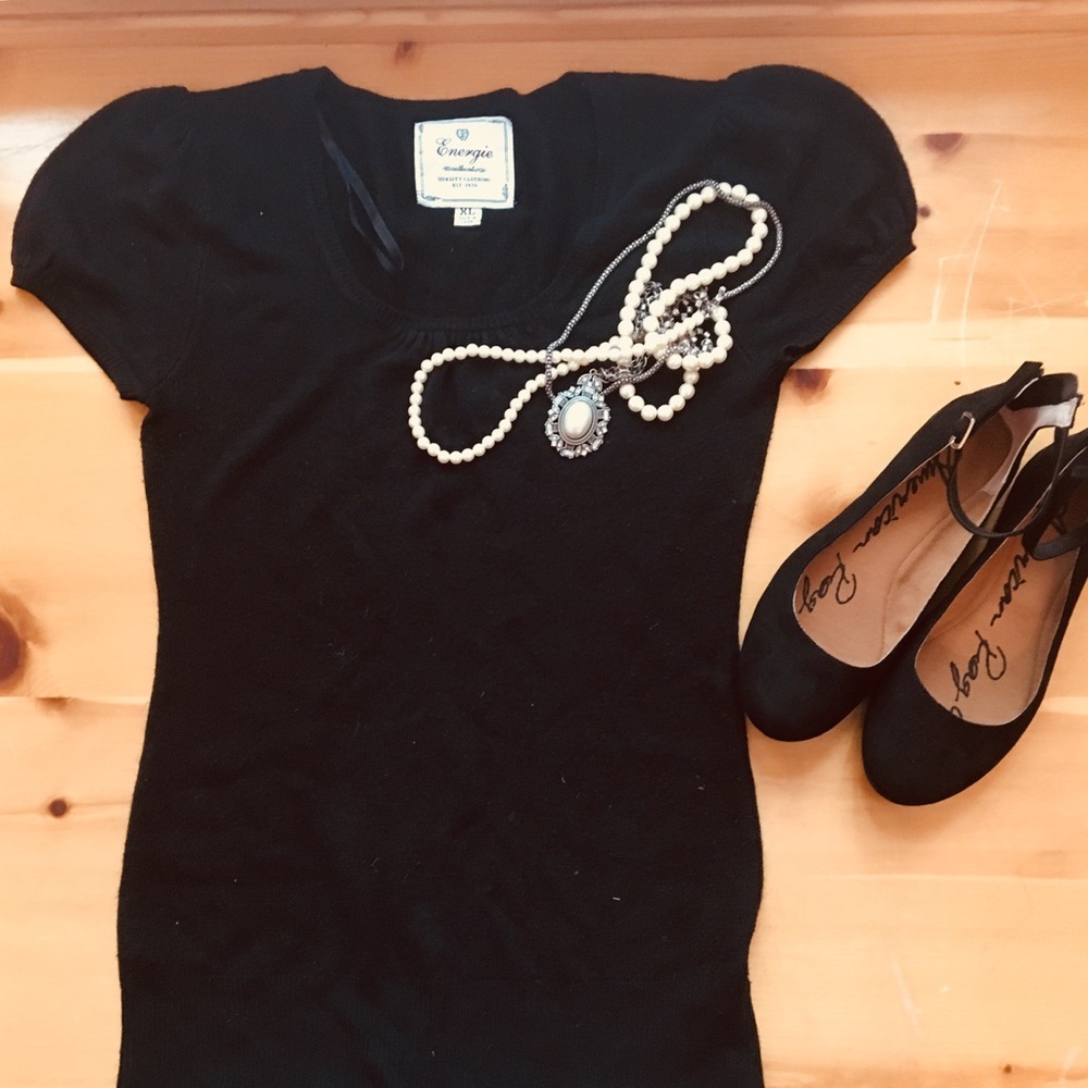 Black short sleeve sweater